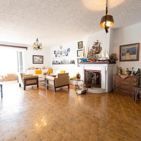 Delmare Dom Seafront