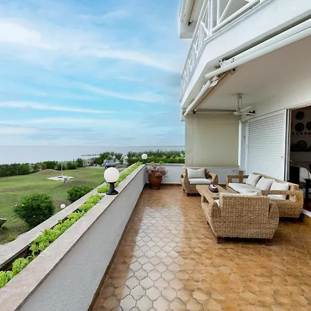 Delmare Dom Seafront