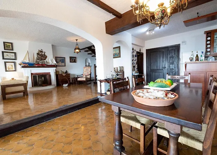 Semesterbostad Delmare Dom Seafront *