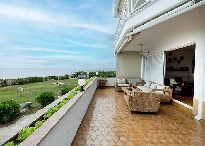 Delmare Dom Seafront