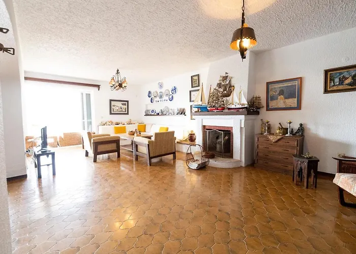 Delmare Dom Seafront