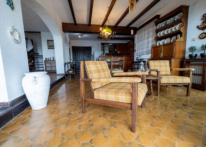 Delmare Dom Seafront בית נופש *