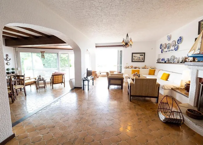 Delmare Dom Seafront Kalyves Polygyrou